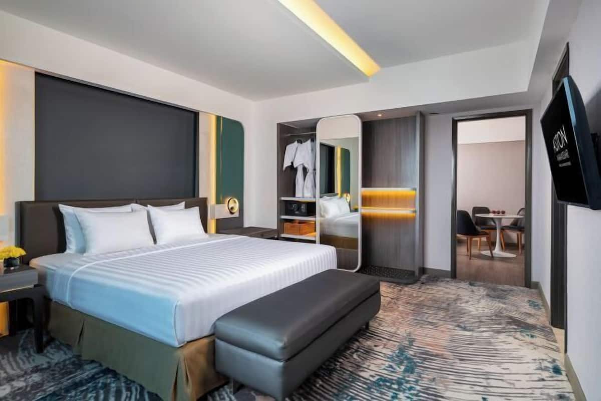 Premium bedding, minibar, in-room safe, desk