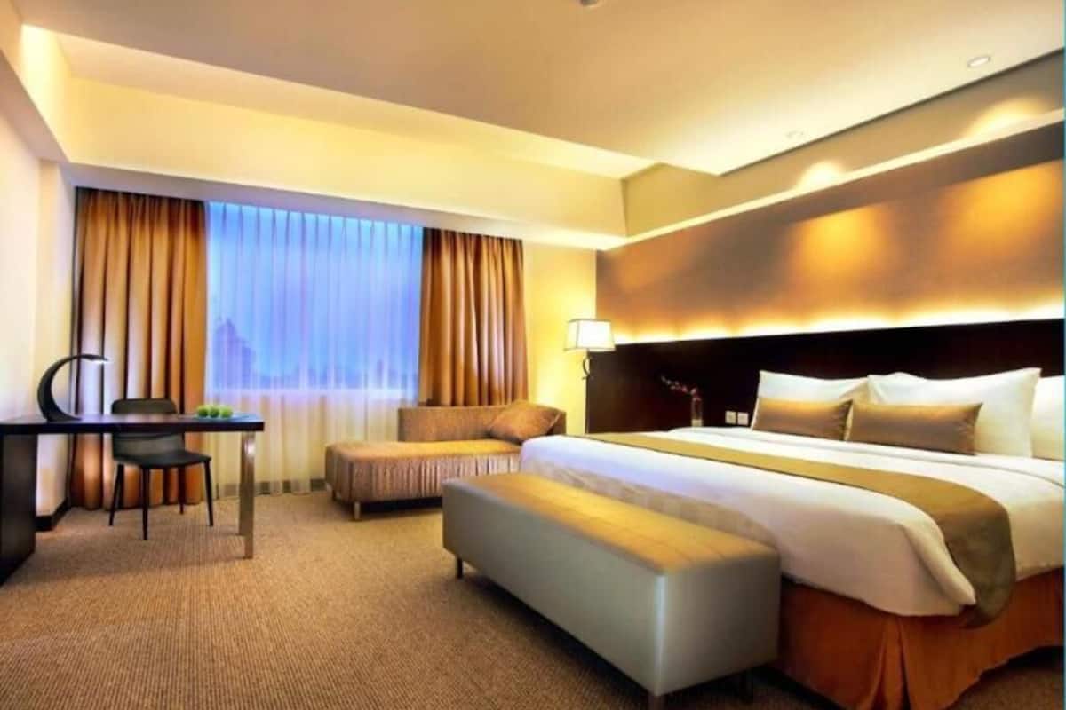 Ropa de cama de alta calidad, minibar, caja fuerte y escritorio