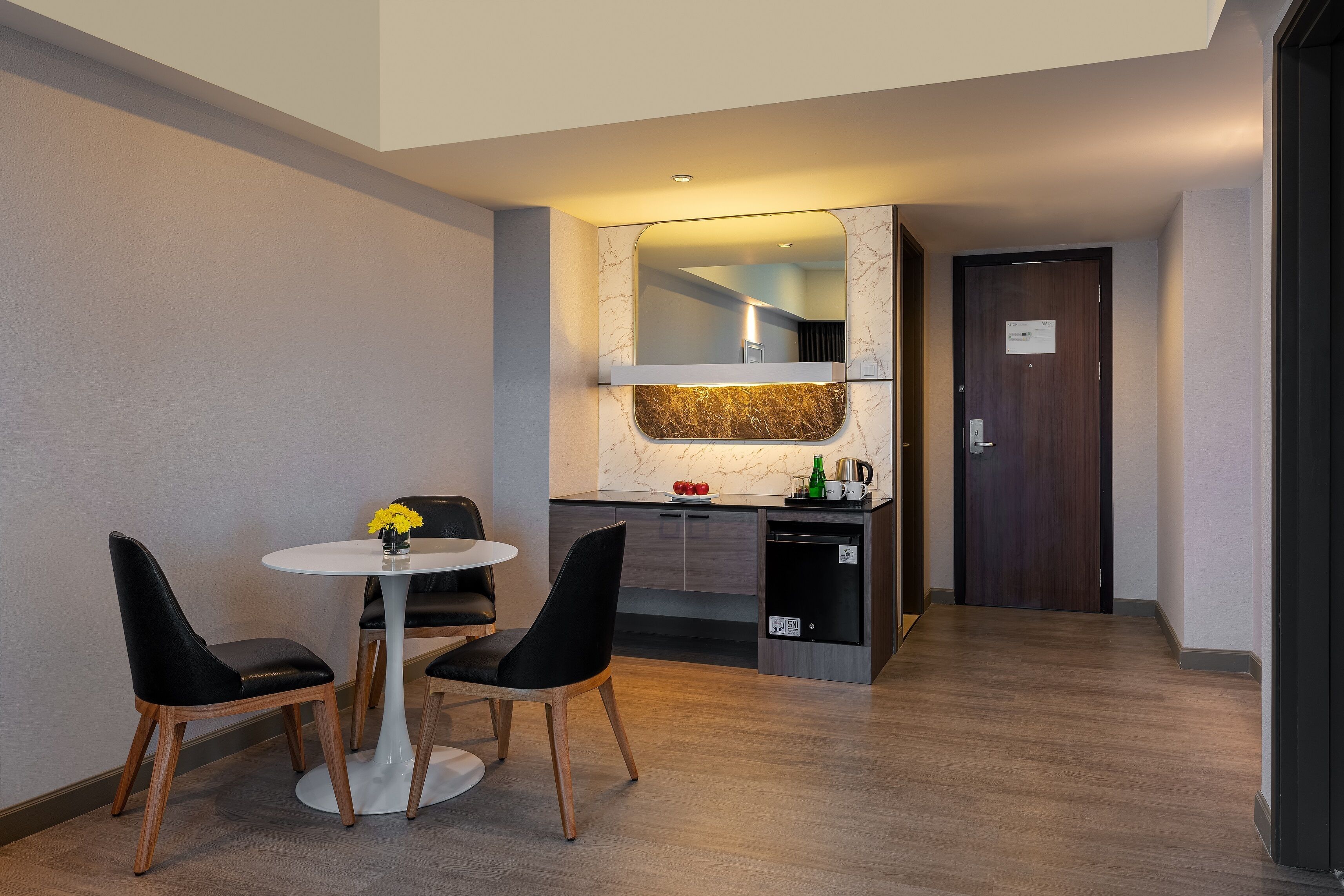 flat-screen tv, dvd player