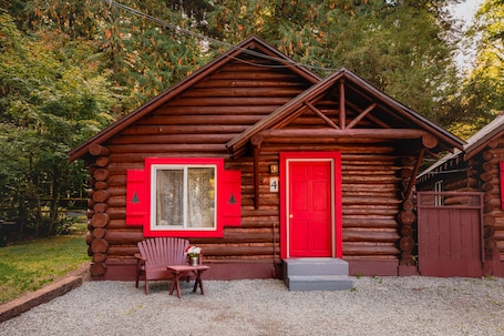 Deluxe Cottage | Exterior. Gateway Inn