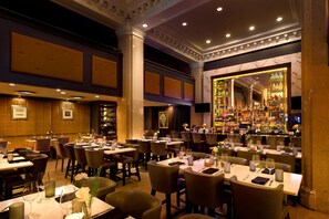 Breakfast, dinner and brunch served - Ambassador Hotel Kansas City, Autograph Collection (Kansas City)
