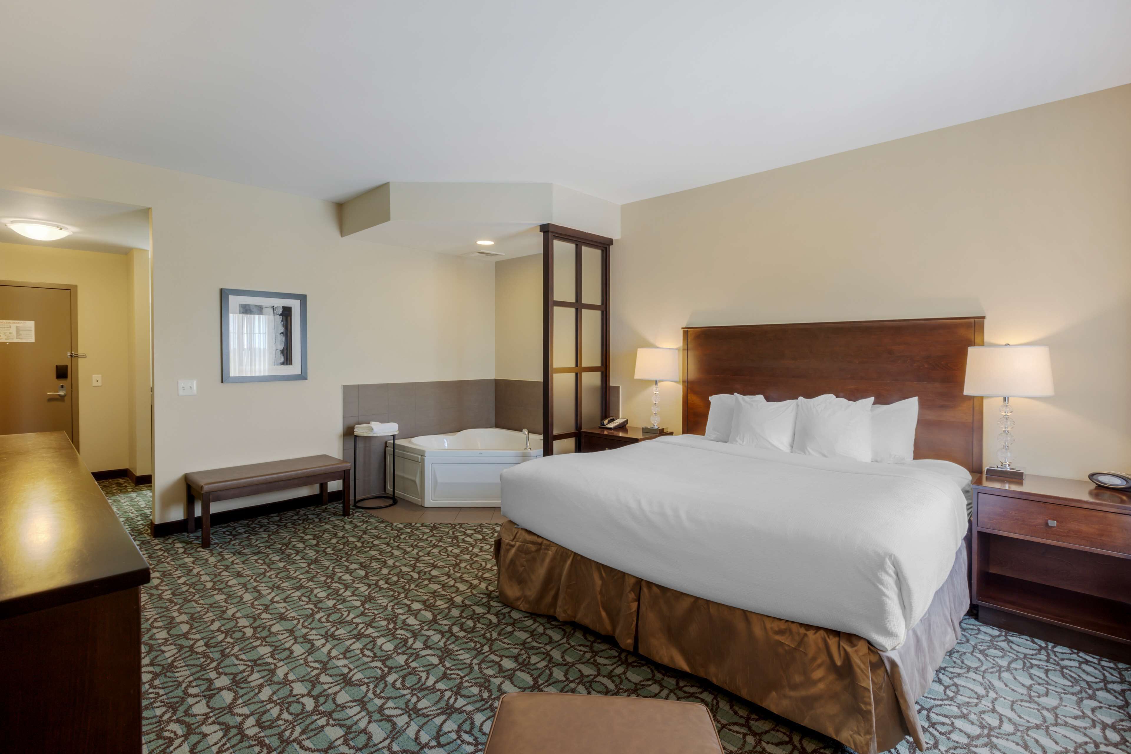 suite, 1 king bed, non smoking, jetted tub | egyptian cotton sheets, premium bedding, pillow-top beds, desk