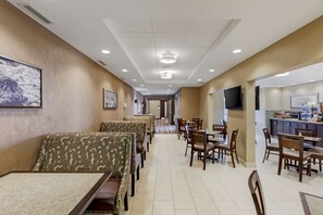 Free daily full breakfast  - Best Western Plus Walkerton Hotel & Conference Centre (Brockton)
