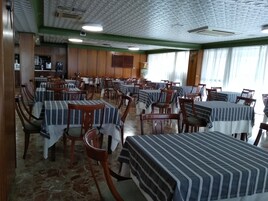 Se ofrece un desayuno continental (10 EUR por persona)