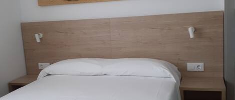 迷你吧、房內夾萬、獨特裝修、書桌