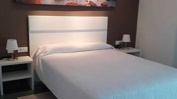 Quadruple room with terrace, 4 people | Minibar, in-room safe, individually furnished, desk