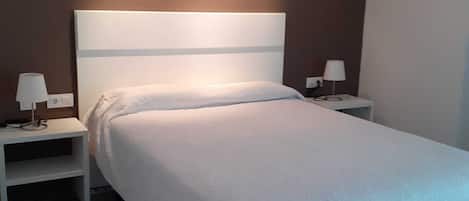 Chambre Quadruple, terrasse (VIP, 4 people) | Minibar, coffres-forts dans les chambres, ameublement personnalisé