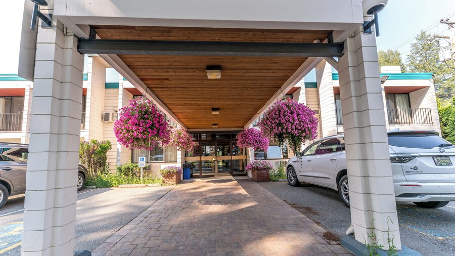 Prestige Riverside Lodge