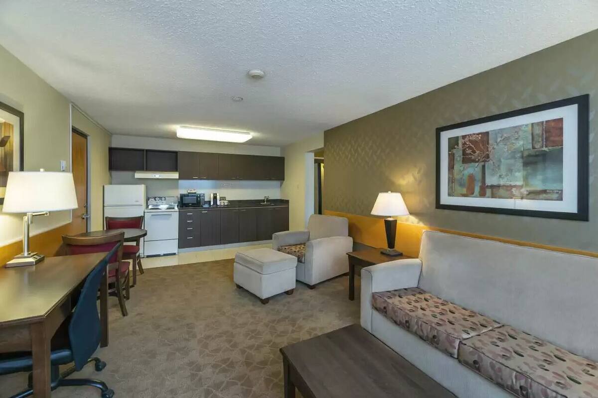 family suite, 1 queen bed with sofa bed, kitchen | 1 bedroom, premium bedding, pillow-top beds, desk