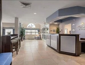 Réfrigérateur, micro-ondes, cafetière/bouilloire