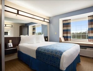 In-room safe, individually decorated, individually furnished, desk - Microtel INN & Suites BY Wyndham Belle Chasse/new (Belle Chasse)