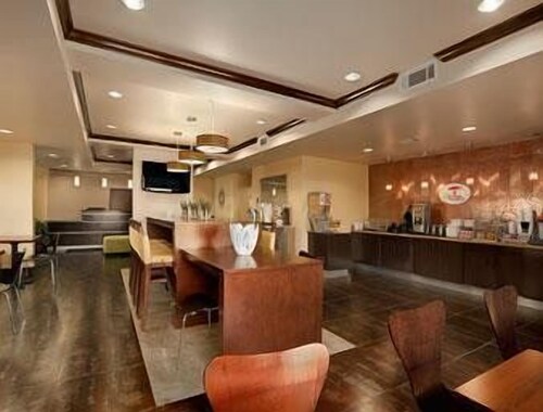 Super 8 by Wyndham Dilley TX