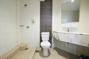 Deluxe Room | Bathroom | Shower, hair dryer, bidet, towels - Grand Pacific Hotel PWTC (Kuala Lumpur)