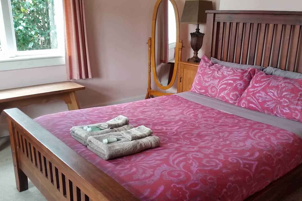 Premium bedding, in-room safe, individually decorated