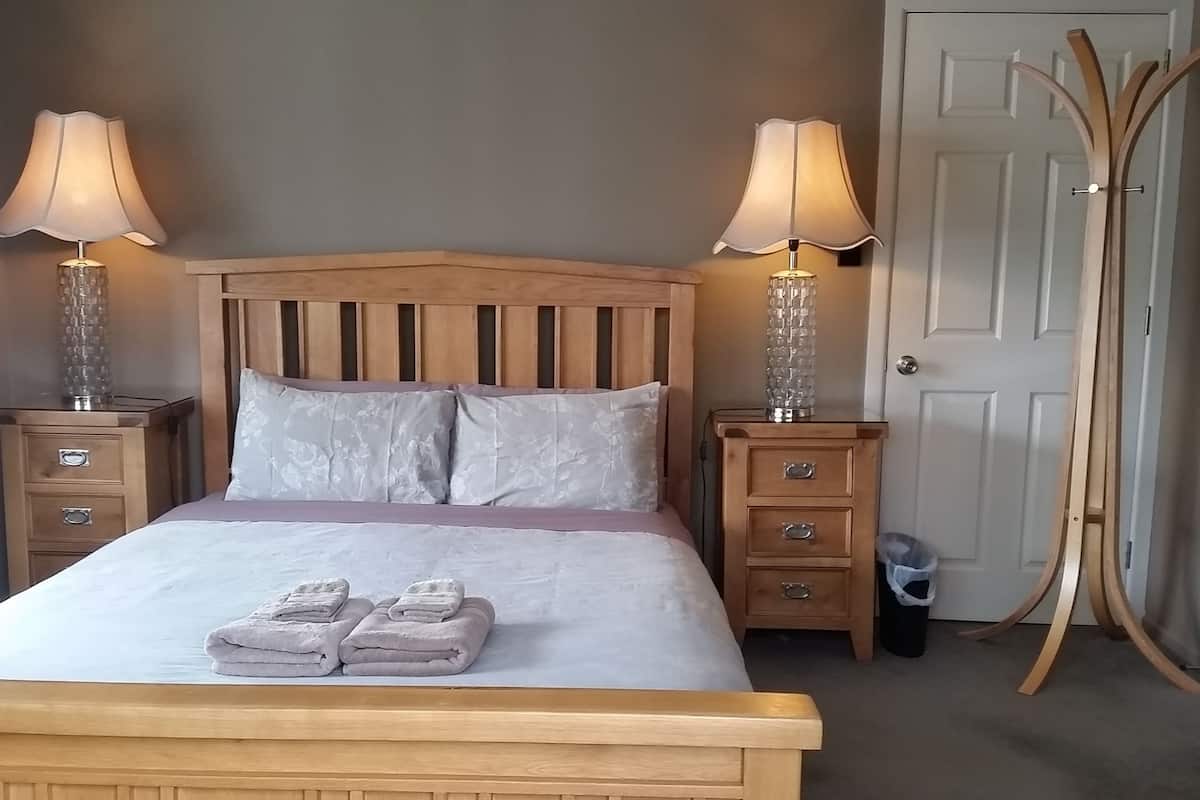 Premium bedding, in-room safe, individually decorated
