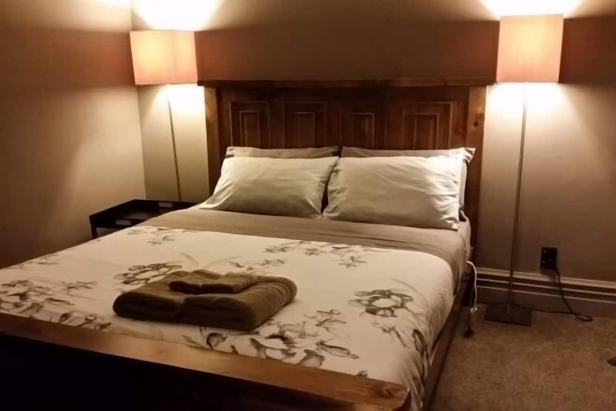 Premium bedding, in-room safe, individually decorated