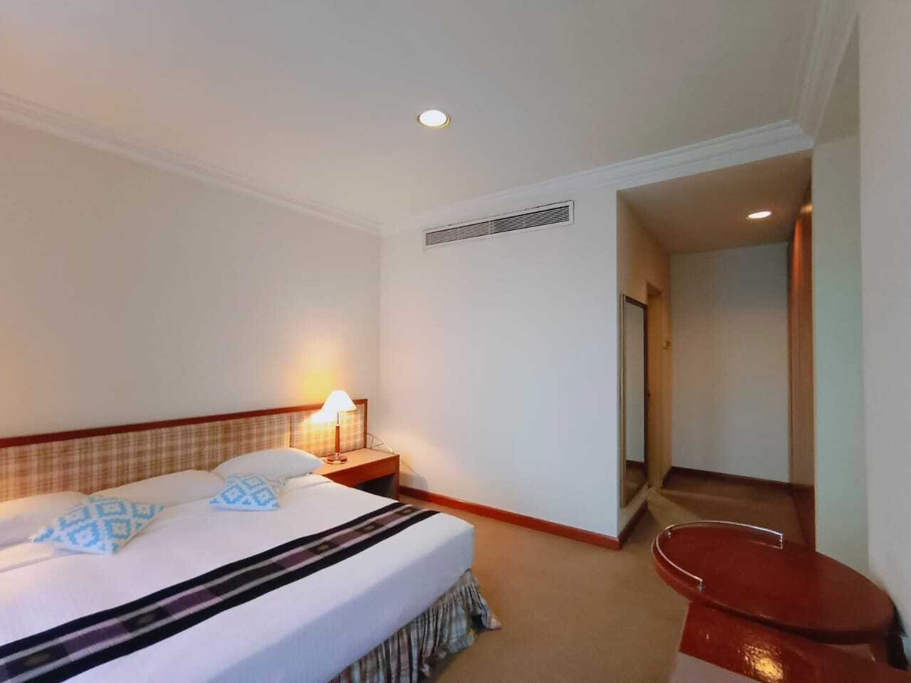 Deluxe Room, 1 Bedroom | In-room safe, desk, laptop workspace, iron/ironing board