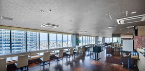 Breakfast and dinner served