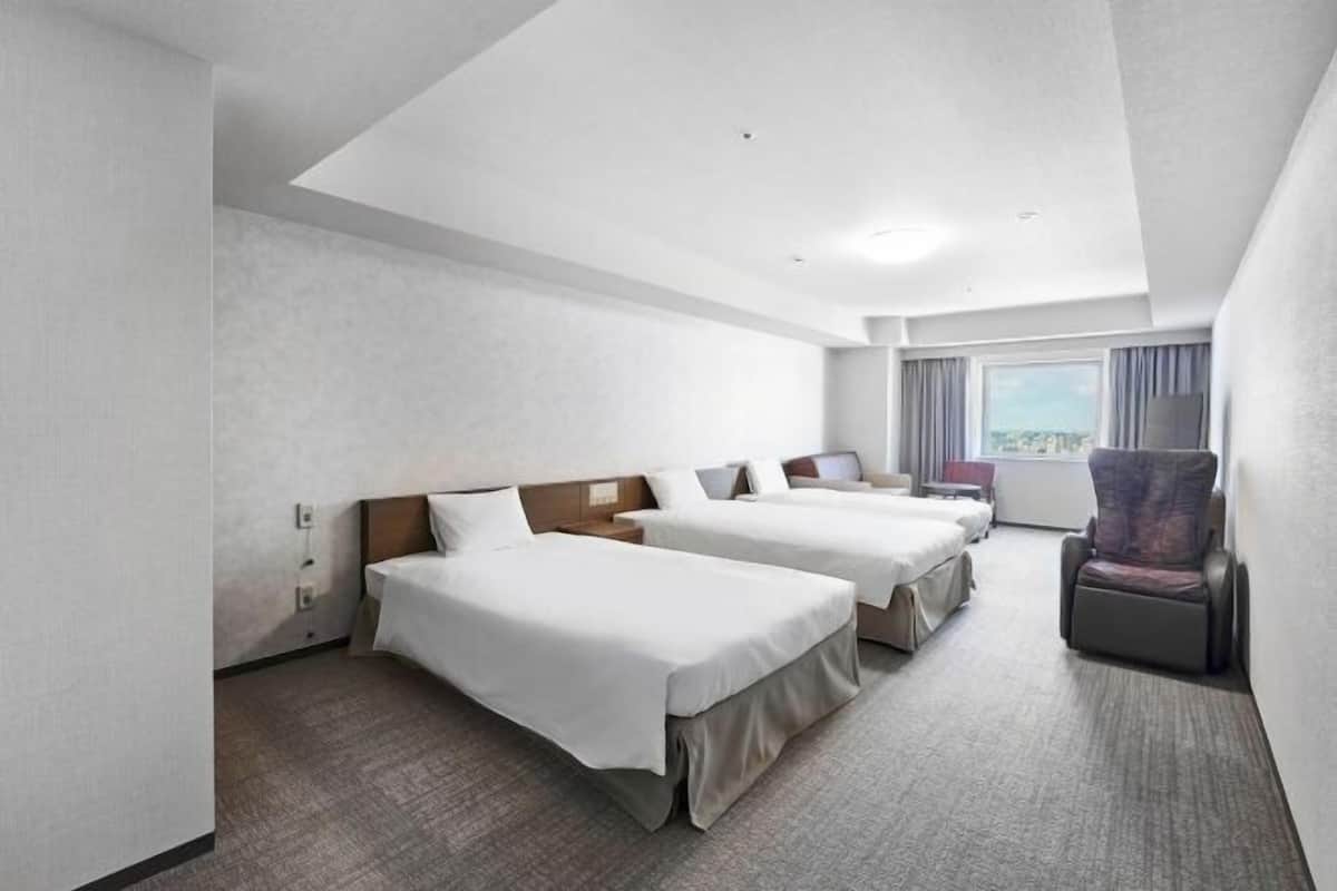 Down duvets, desk, blackout curtains, soundproofing