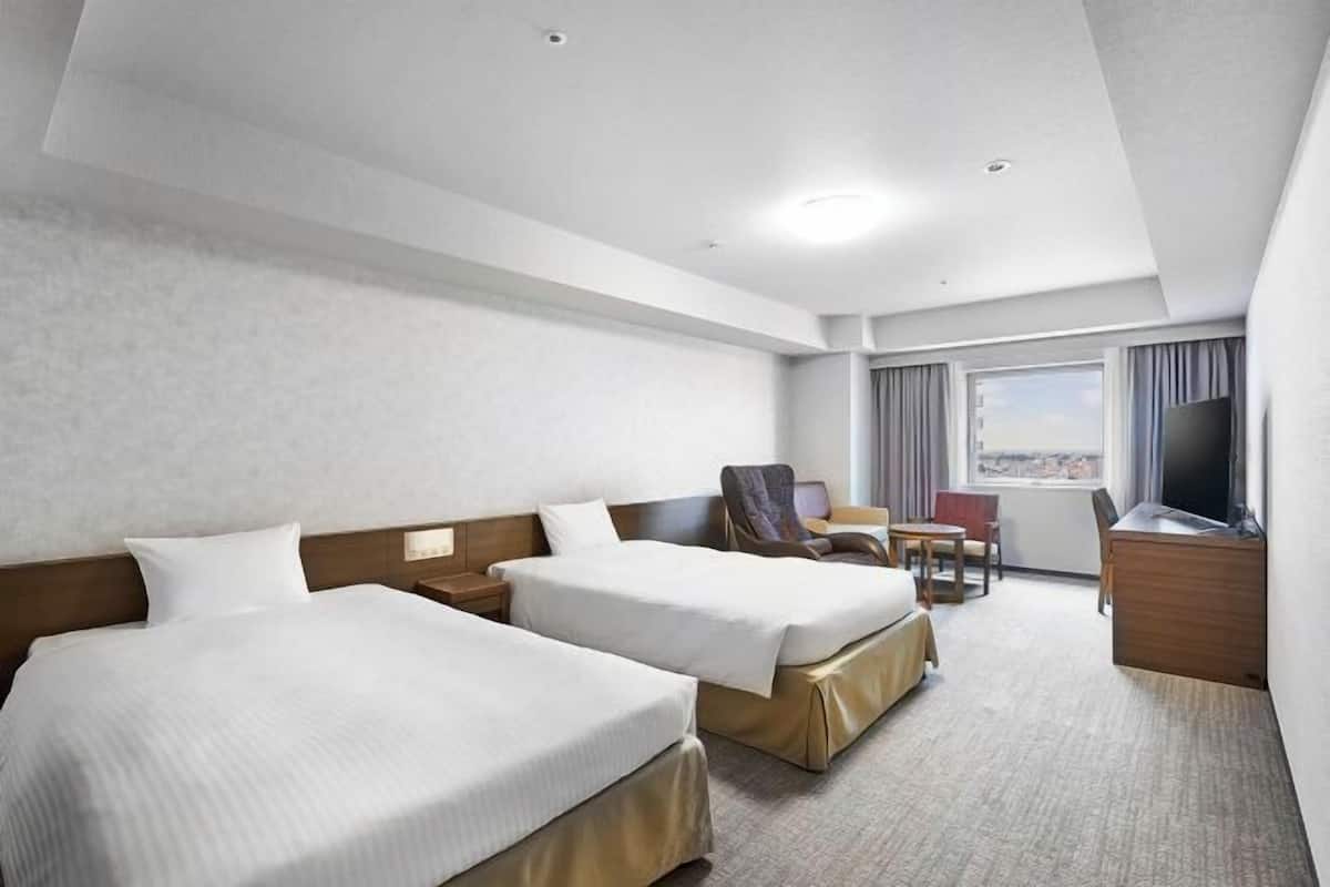 Down duvets, desk, blackout curtains, soundproofing