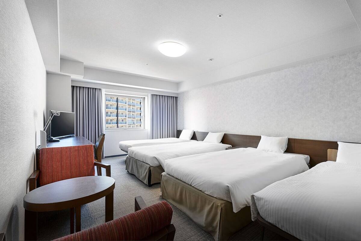 Down duvets, desk, blackout curtains, soundproofing
