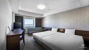 Down duvets, desk, blackout curtains, soundproofing