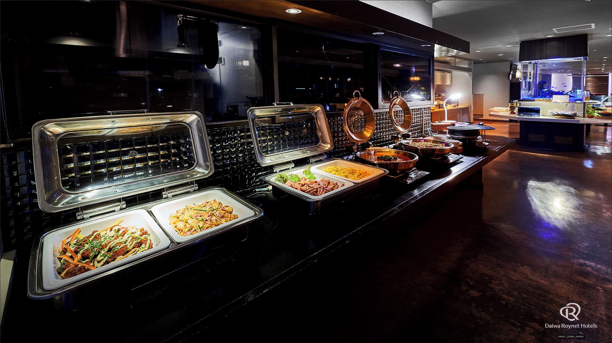 daily buffet breakfast (jpy 1800 per person)