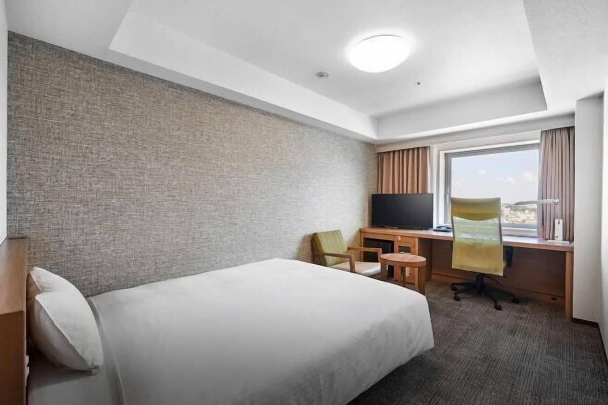 Down duvets, desk, blackout curtains, soundproofing