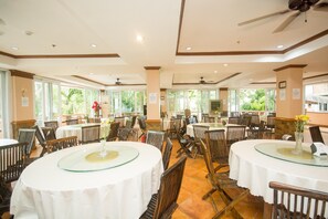 Dining - Grand Boracay Resort (Boracay Island)