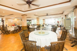 Dining - Grand Boracay Resort (Boracay Island)