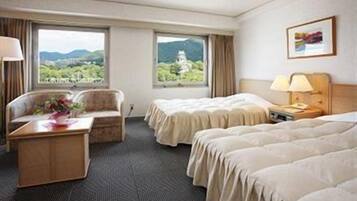 Escritorio, cortinas blackout, wifi gratis y ropa de cama