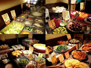 Daily buffet breakfast (JPY 880 per person)