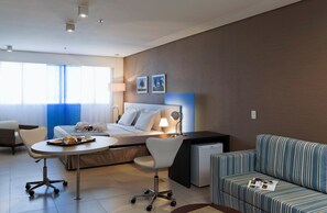 Suíte Casal - 1 Cama King | 미니바, 객실 내 금고, 암막 커튼, 무료 WiFi