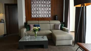 Presidential Studio Suite (201) | Desk, blackout curtains, soundproofing, free WiFi