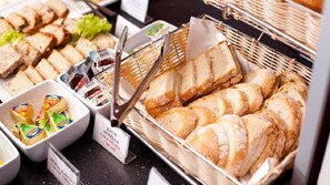 Daily buffet breakfast (PLN 55 per person)