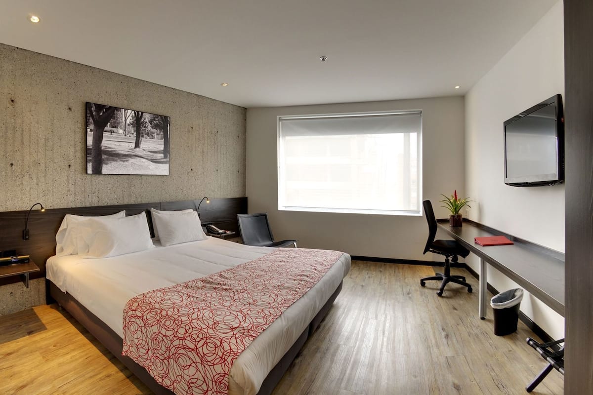 Premium bedding, Select Comfort beds, minibar, in-room safe