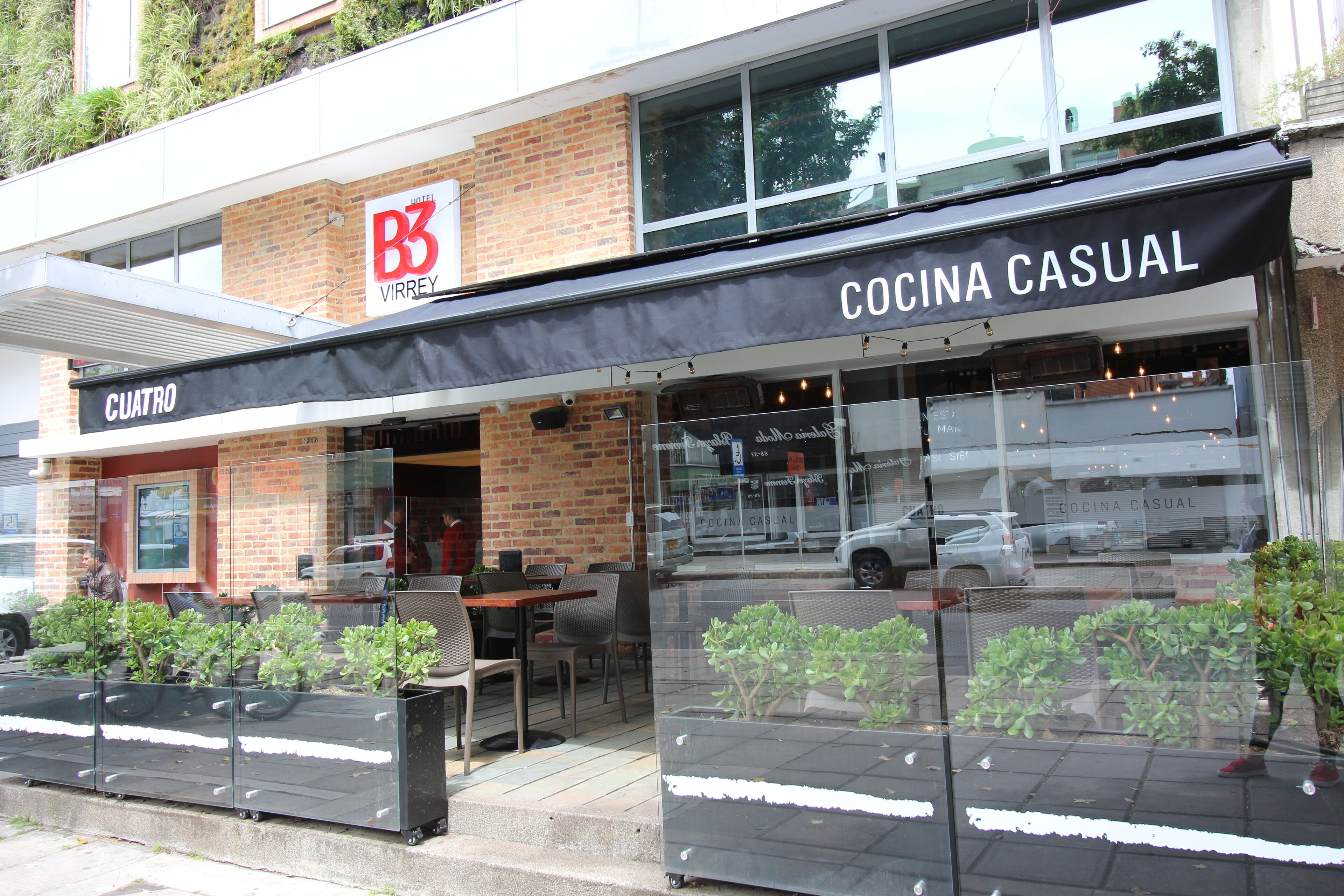 breakfast, lunch, dinner served; international cuisine