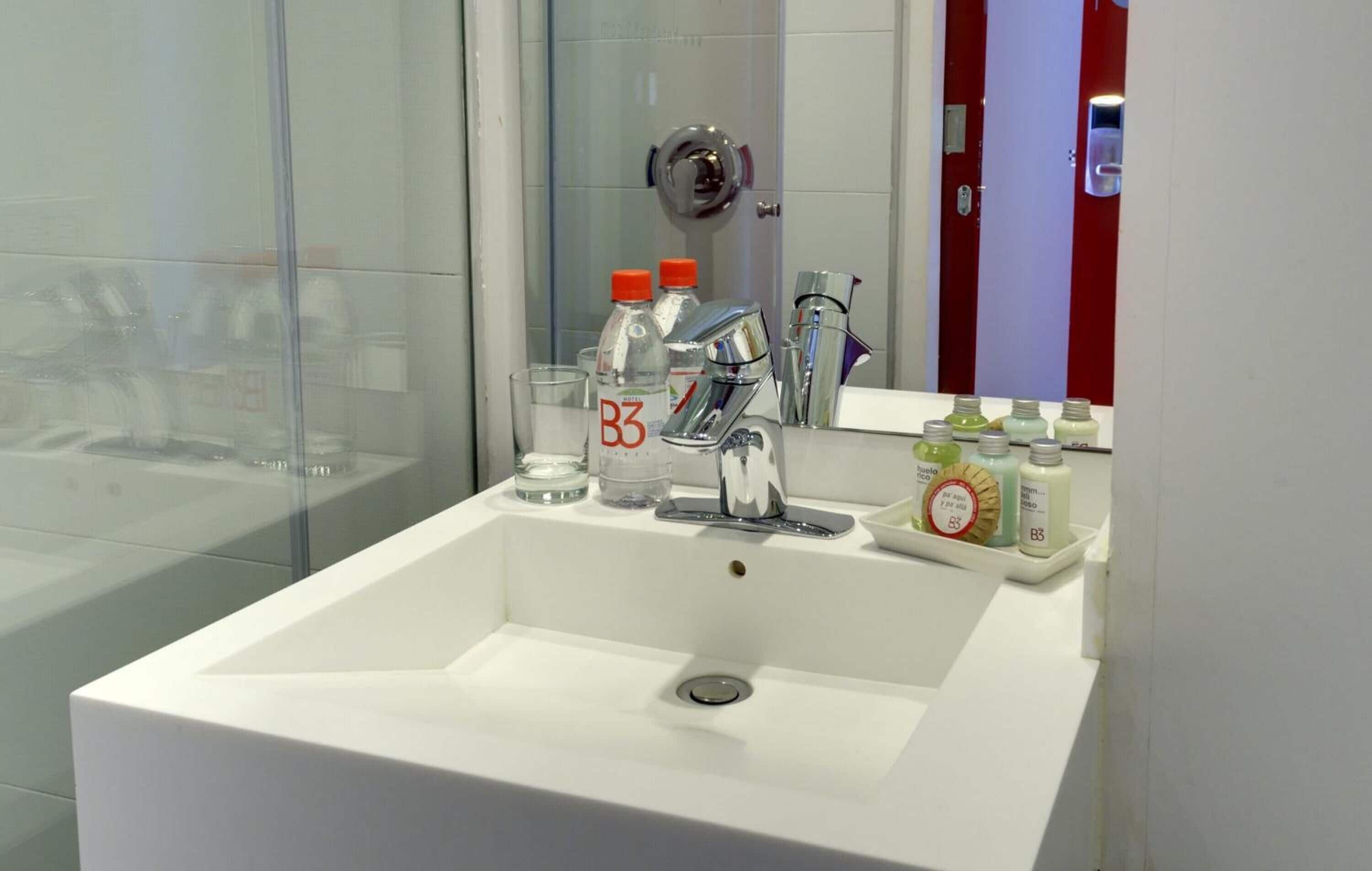 shower, rainfall showerhead, free toiletries, hair dryer