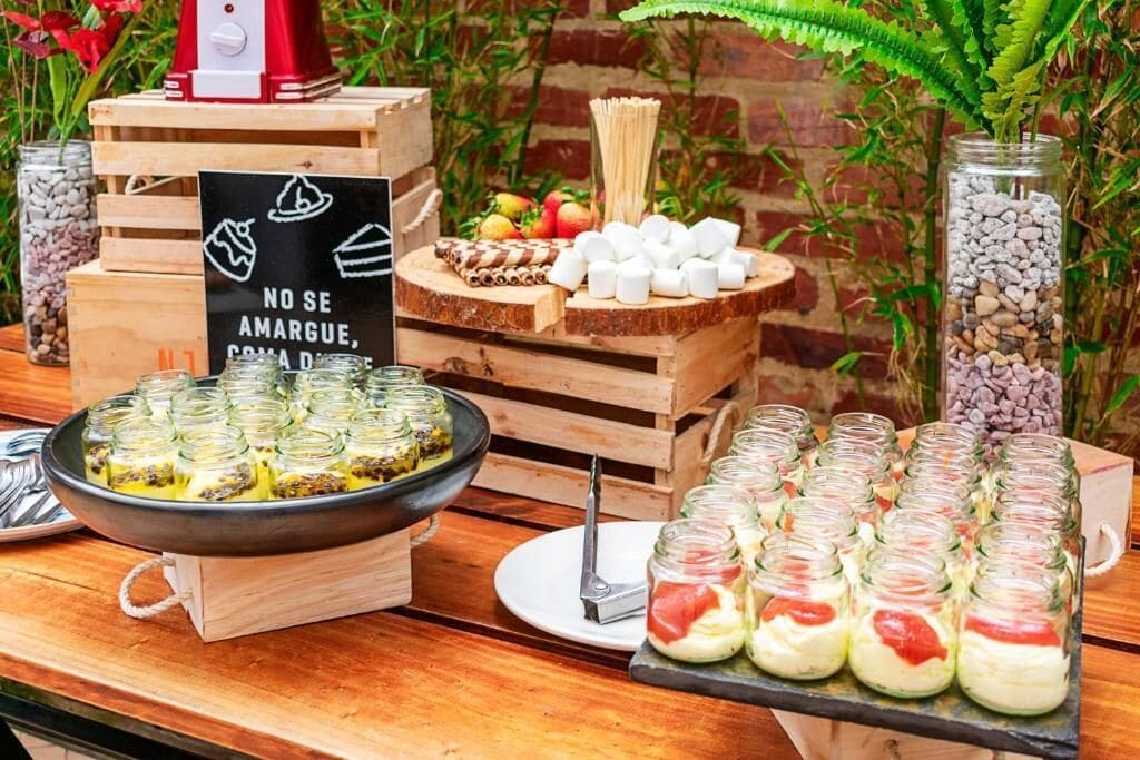 breakfast, lunch, dinner served; international cuisine