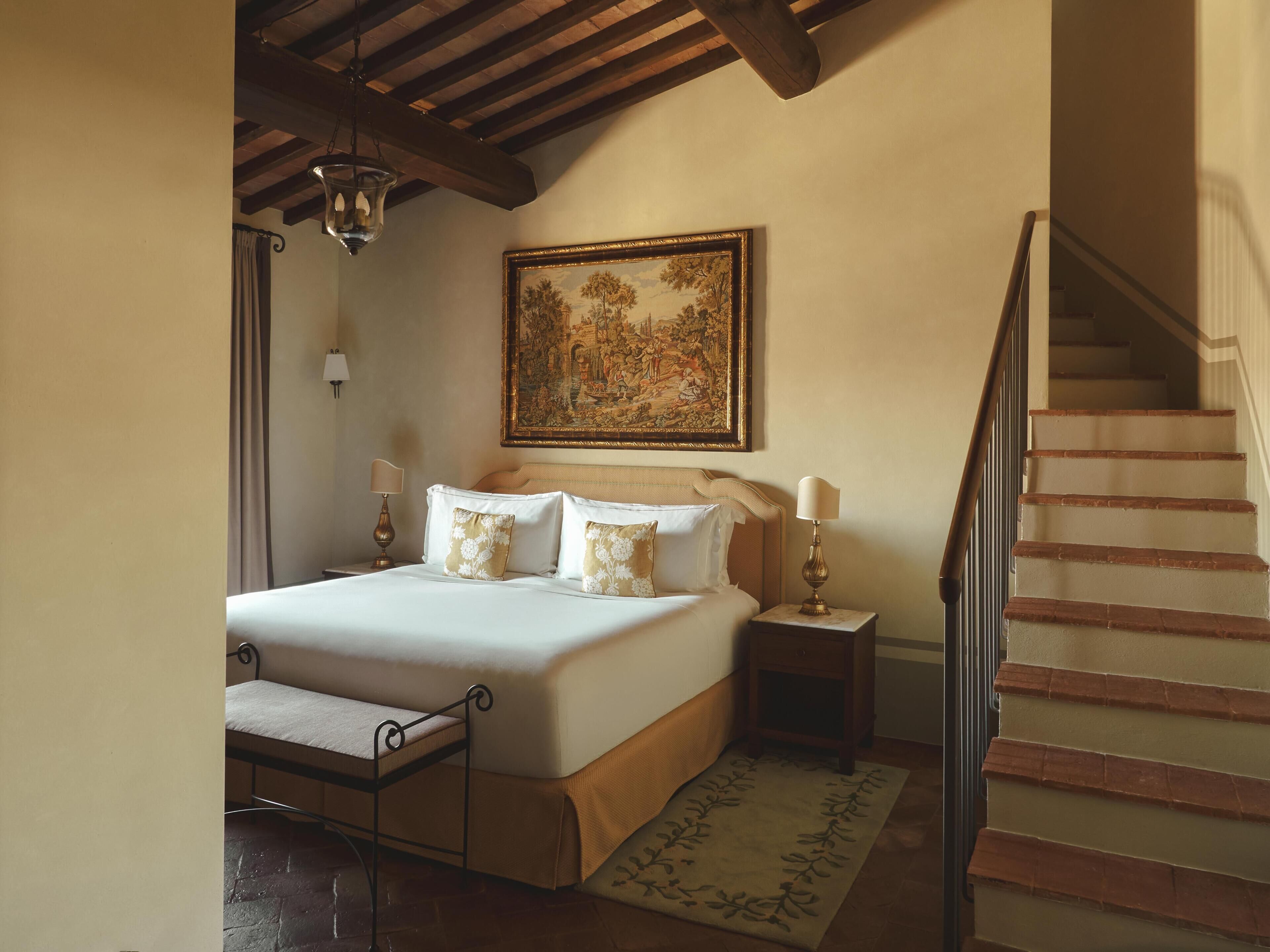 Phòng Suite (Tuscanica) | Bộ trải giường bằng vải Frette của Ý, bộ đồ giường cao cấp 