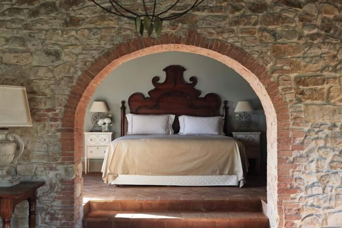 Frette Italian sheets, premium bedding, down comforters, minibar