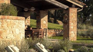 Vila (Usil) | Terraço/pátio