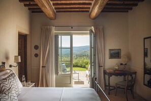 Villa (Thesan) | Frette Italian sheets, premium bedding, down comforters, minibar