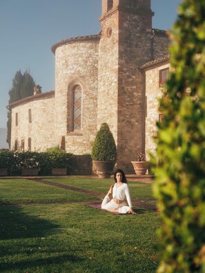 Yoga - Castello di Casole, A Belmond Hotel, Tuscany (Casole d'Elsa)