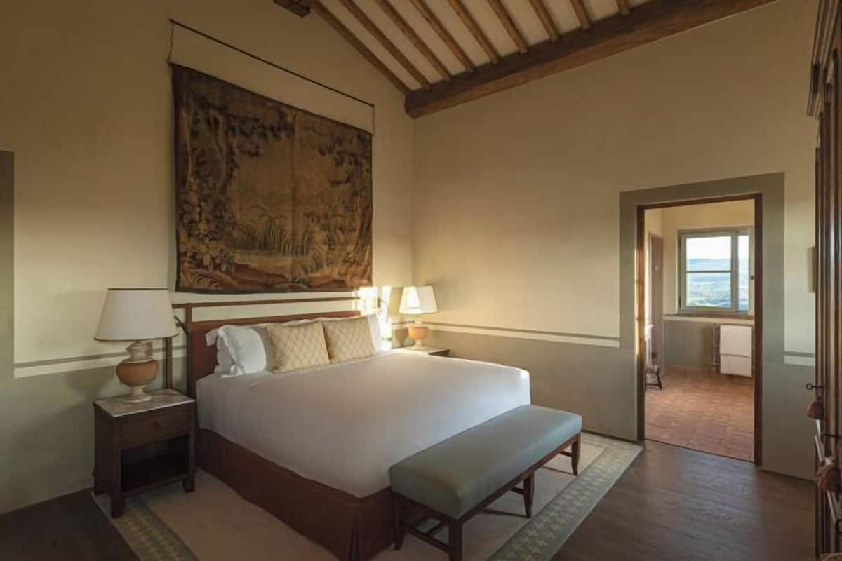 Frette Italian sheets, premium bedding, down comforters, minibar