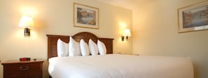 AquaVista Beachfront King | Premium bedding, down comforters, memory foam beds, iron/ironing board - The Naswa Resort (Laconia)