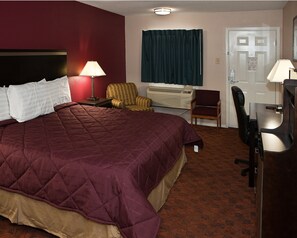 Standard Room, 1 King Bed, Non Smoking | Iron/ironing board, free WiFi - Bostonian Inn (New Boston)