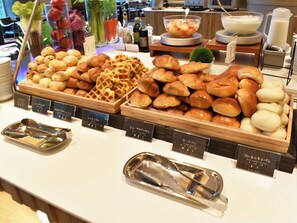 Daily buffet breakfast for a fee - Hotel ParkHills (Biei)