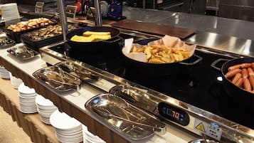 Desayuno buffet diario (JPY 2750 por persona)