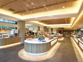 Daily buffet breakfast (JPY 2750 per person)